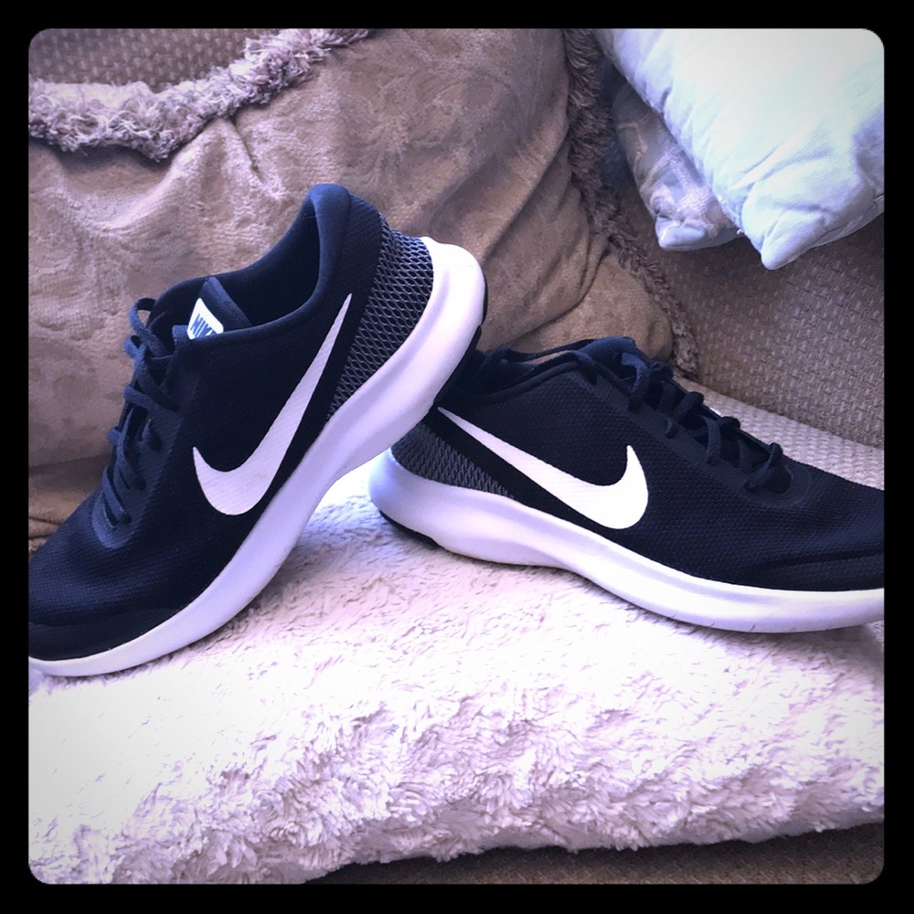 Nike Flex tennis shoe, worn 3 times, size 10